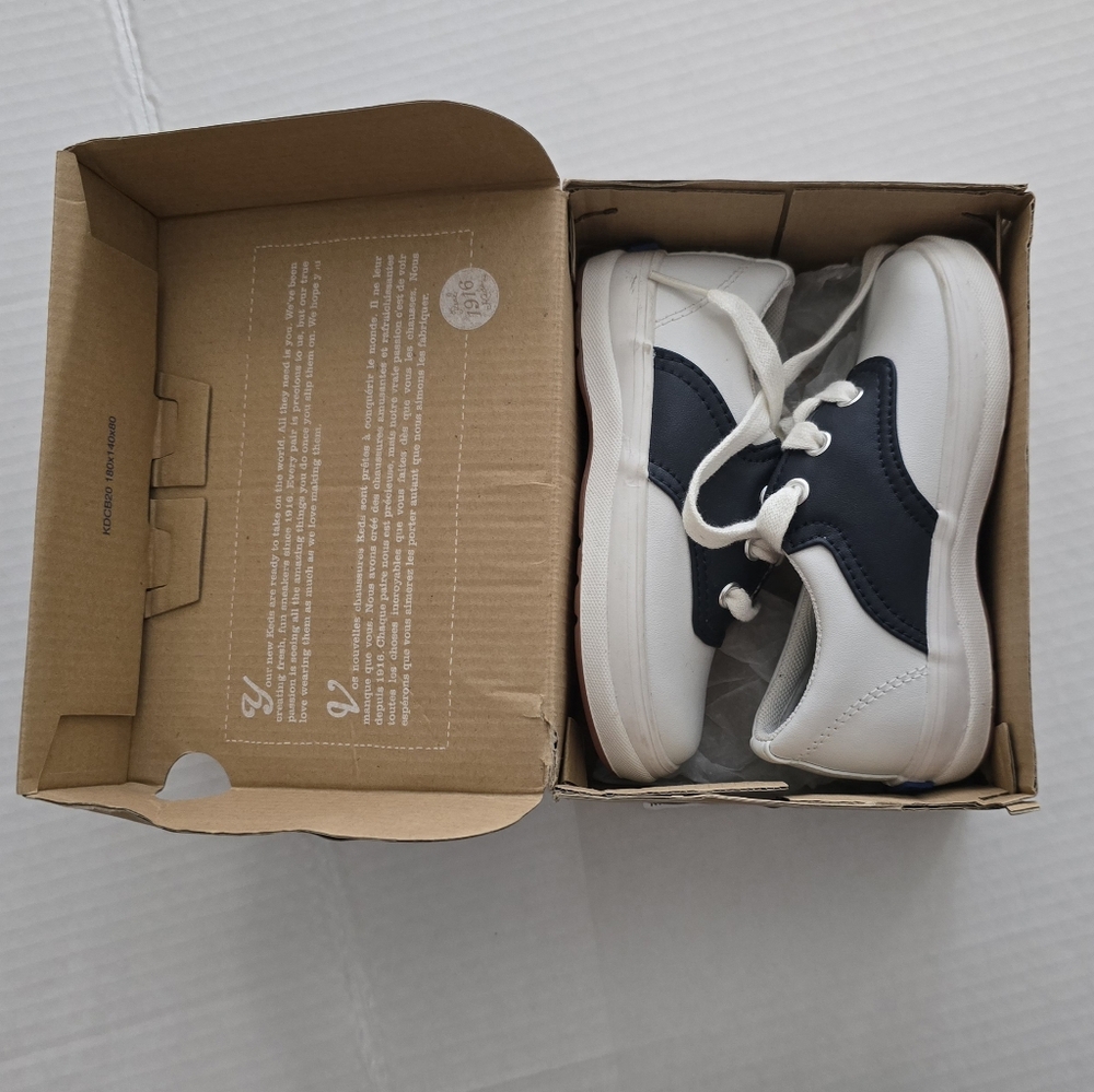 Kids uniform keds